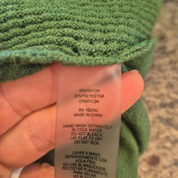 Vila Milano Women's Green Rayon/Poly/Nylon V-Neck Sweater - Picture 9 of 9